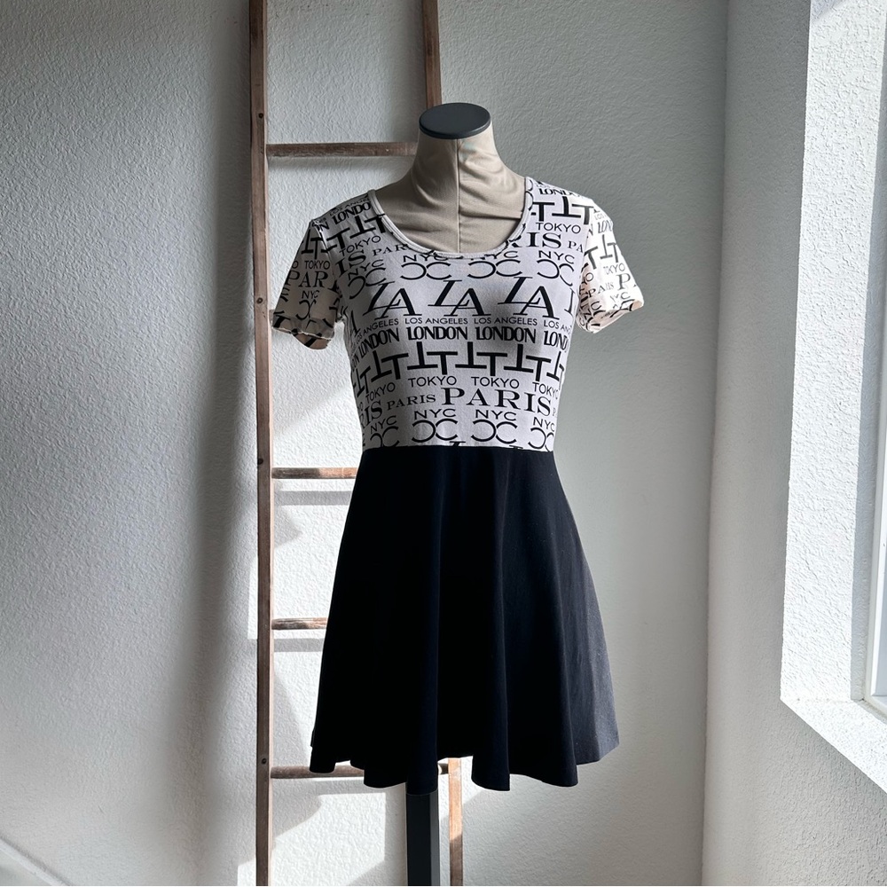 Forever 21 Fit & Flare Skater City Name Dress sz: Large